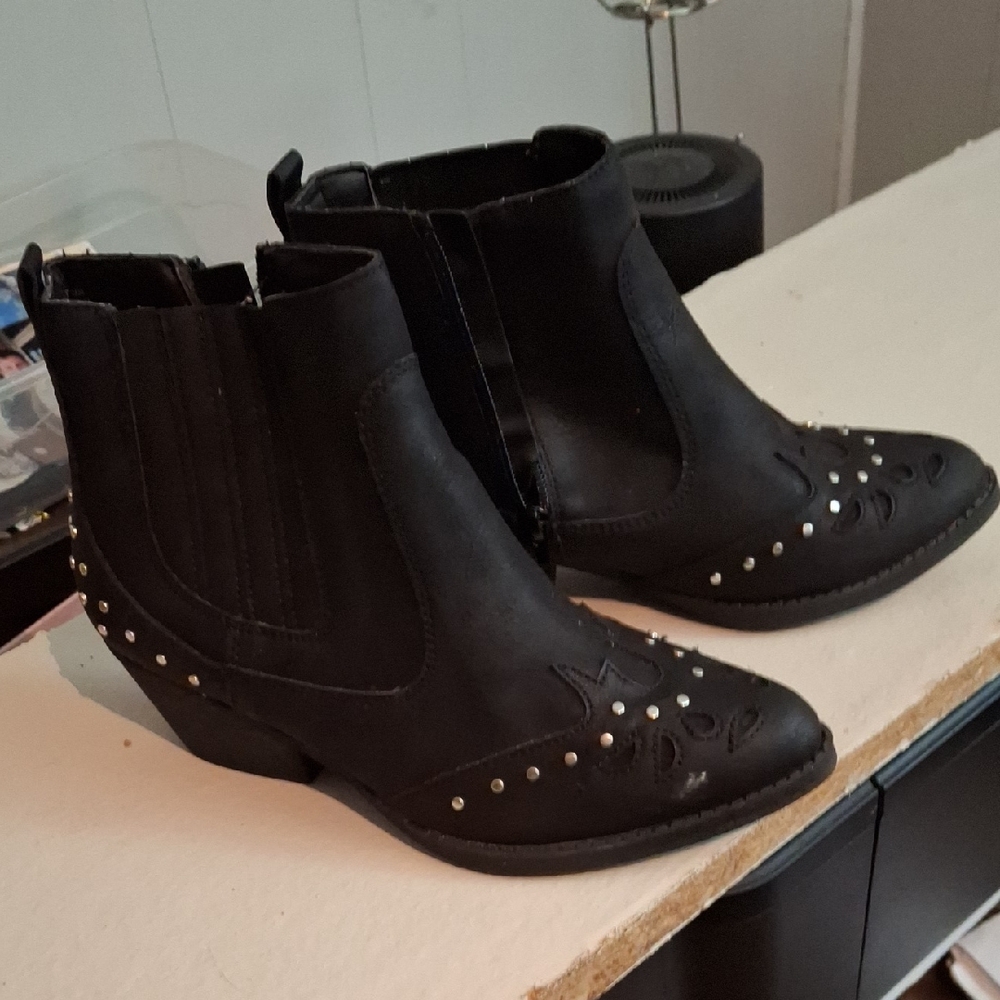 Chic Black Studded Ankle SUGAR Boots